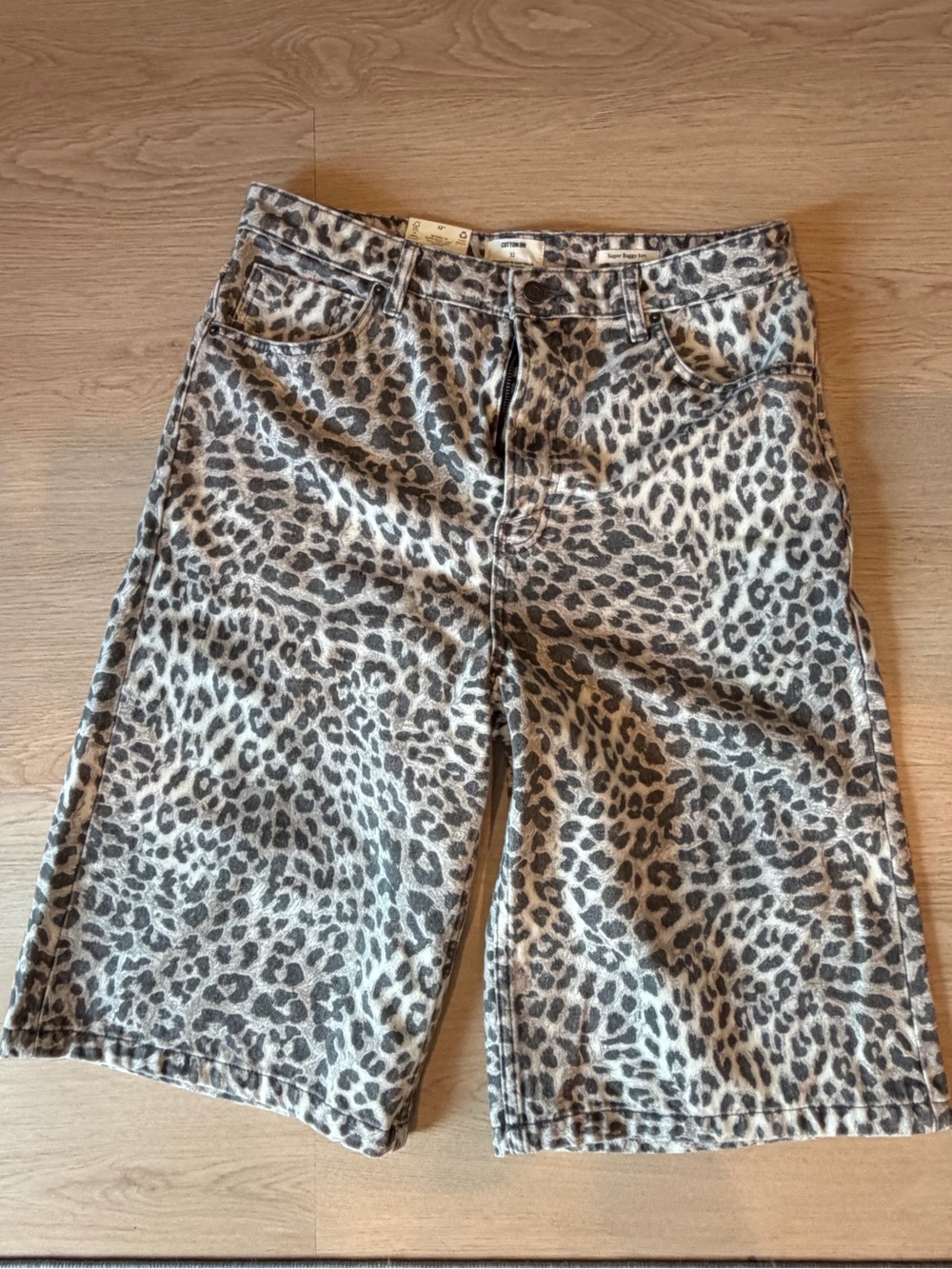 Cotton On men’s super baggy leopard print jean shorts